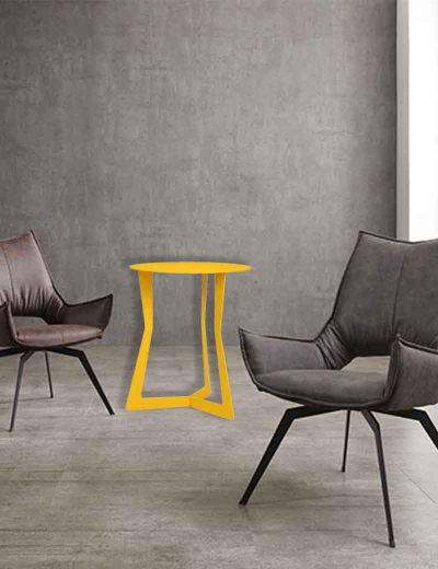 שולחן אורנוס צהובה וכסאות